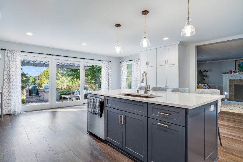 A modern kitchen showcasing a blend of trendy and timeless design in the Milwaukee Metro Area